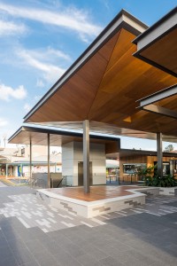 Whites Hill Shops outdoor seating